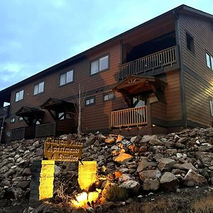 Canyon Plaza Premier Studio And Apartments
